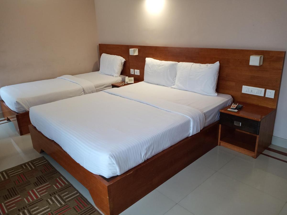 Devanganam Residency Hotel Guruvayur Exterior photo